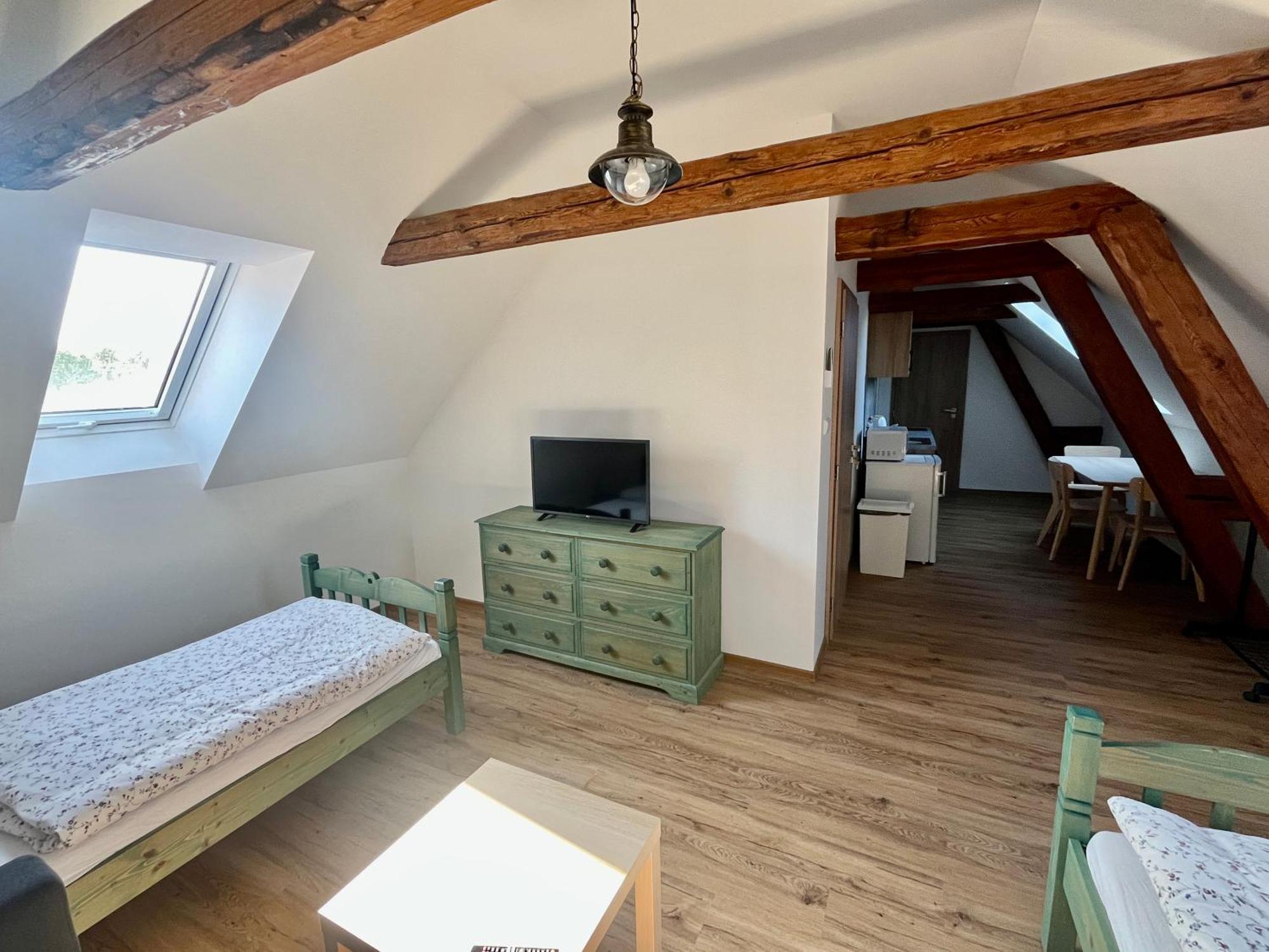 Apartmany Statek Bezdedice Hostomice Exterior photo